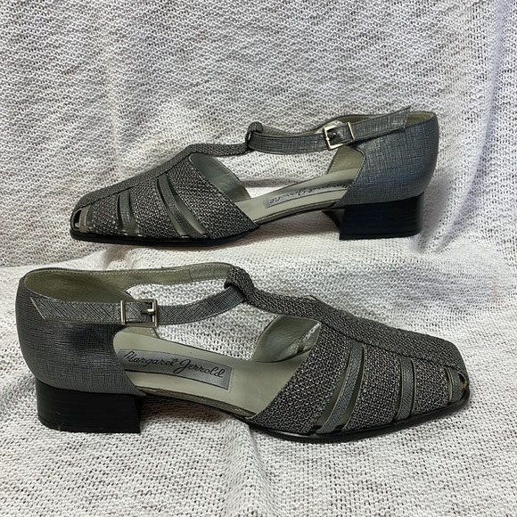 Margaret Jerrold Shoes - Margaret Jerrold silver, leather, tee strap, Mary Janes, New Size 9.5M